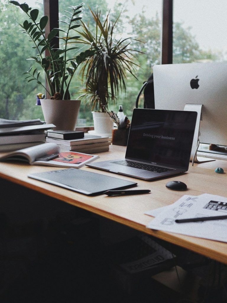 macbook-pro-dimjwlx1ybe